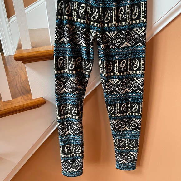 Super soft patterned velour NWT one size leggings - Picture 6 of 6